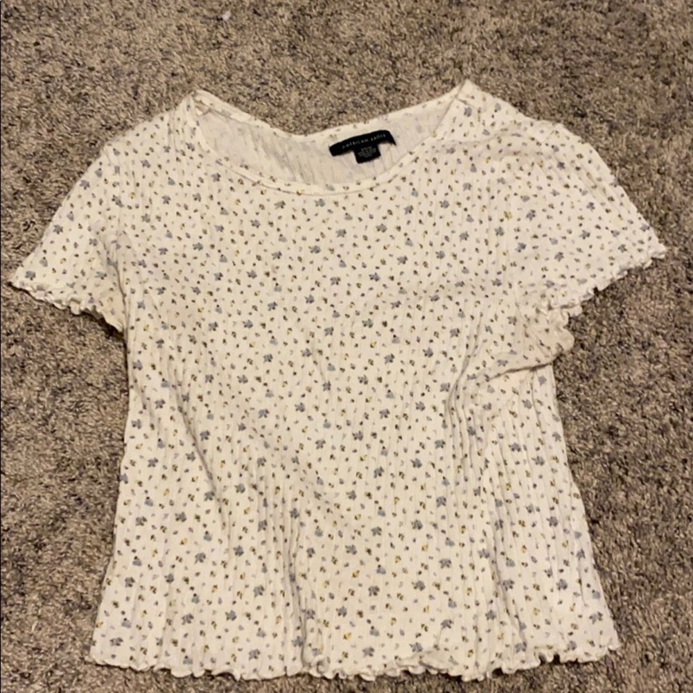 White cropped shirt with flowers